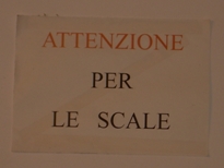 avviso attenzione per le scale